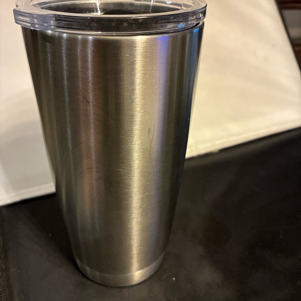 Yeti Silver Tumbler 20oz - Picture 3 of 6